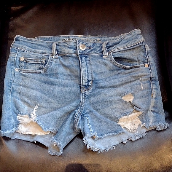 American Eagle Outfitters Pants - American Eagle Outfitters Midi shorts